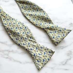 Southern Tide Silk Seabird Print Adjustable Bow Tie Pelican Seagull Fish Yellow